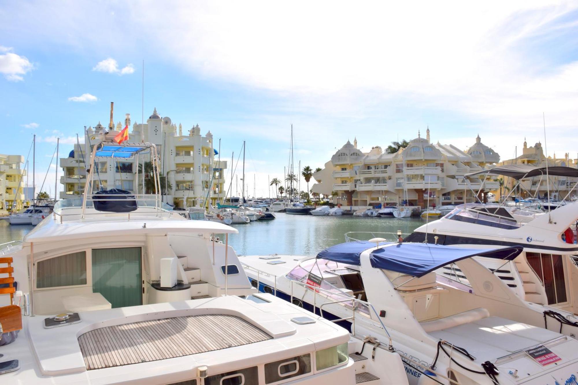 Cozy Corner 2 Bedroom Apartment On New Island Complex In Marina Harbour Benalmádena Exterior foto
