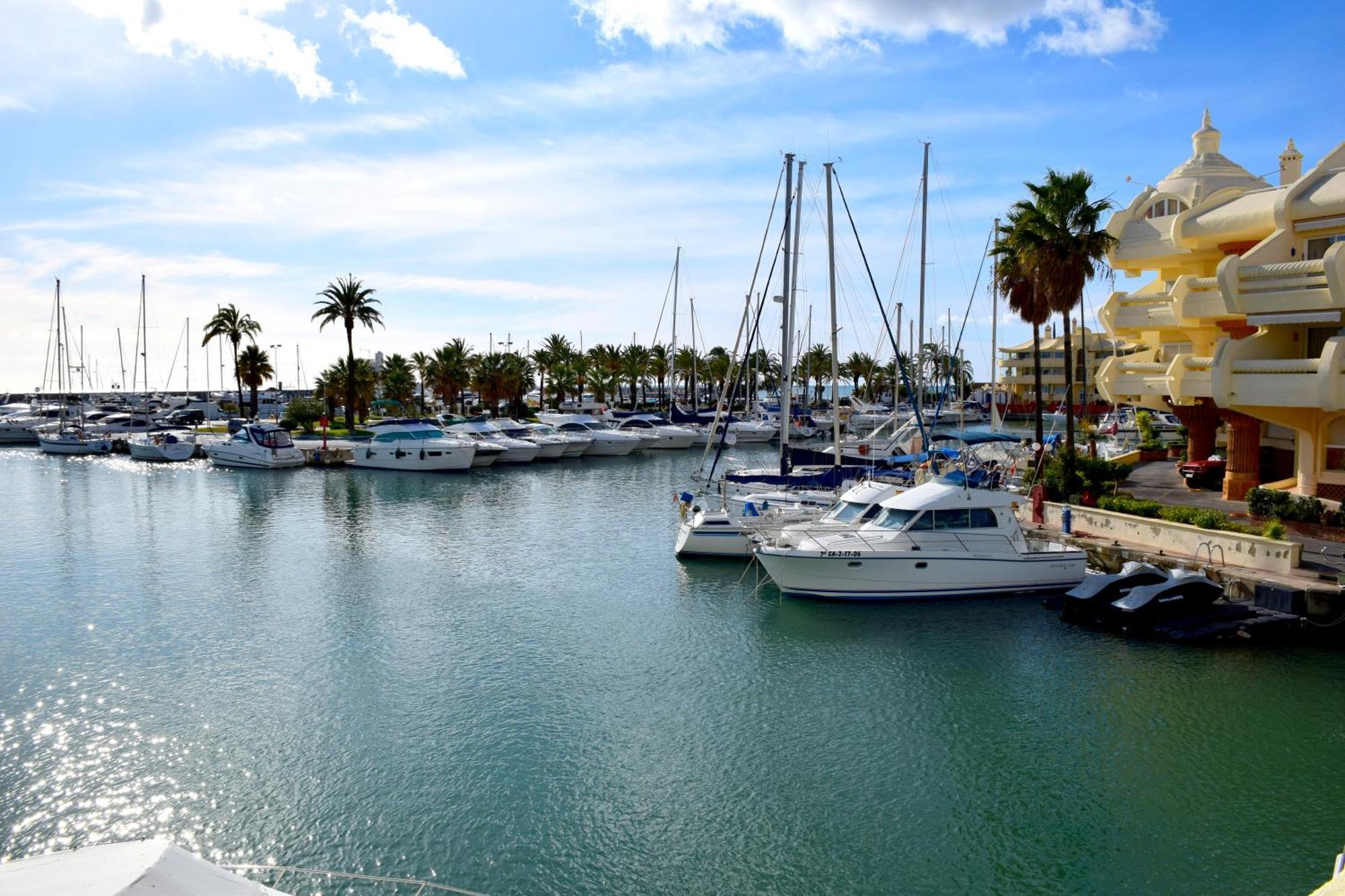 Cozy Corner 2 Bedroom Apartment On New Island Complex In Marina Harbour Benalmádena Exterior foto